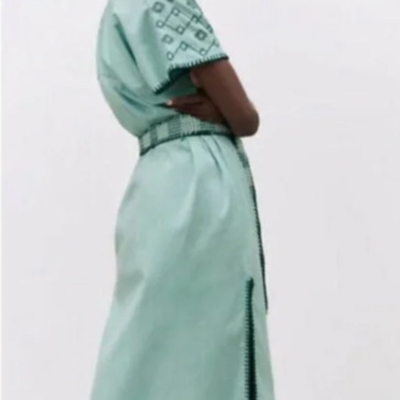 ZARA MS SIZE SMALL LIGHT GREEN / TEAL EMBROIDERED BELTED WAIST CAFTAN DRESS - Picture 2 of 13